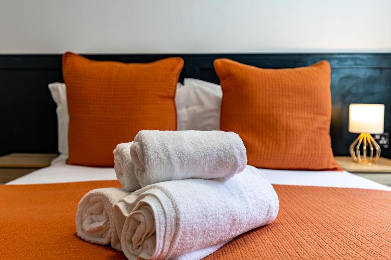Angharad Bed And Breakfast 래넬리 외부 사진