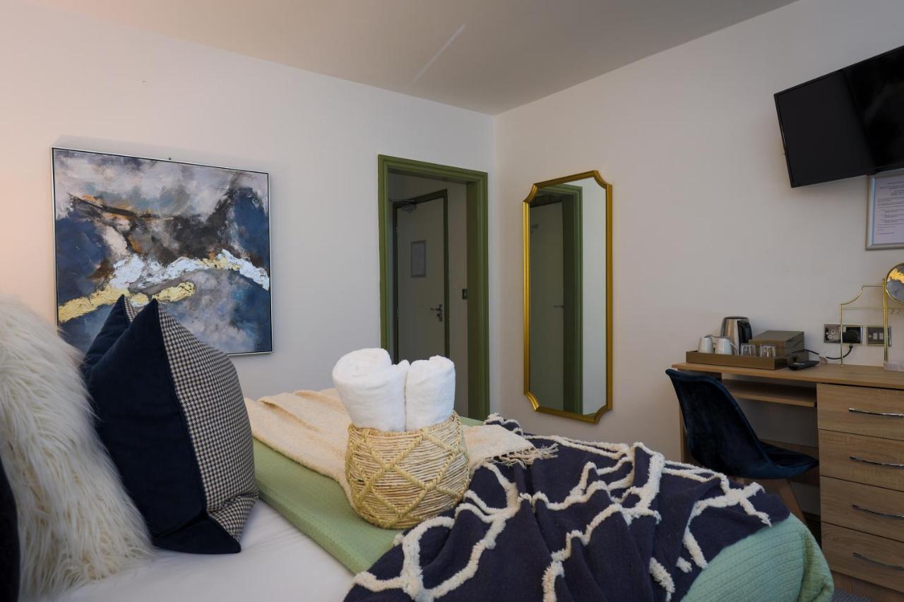 Angharad Bed And Breakfast 래넬리 외부 사진