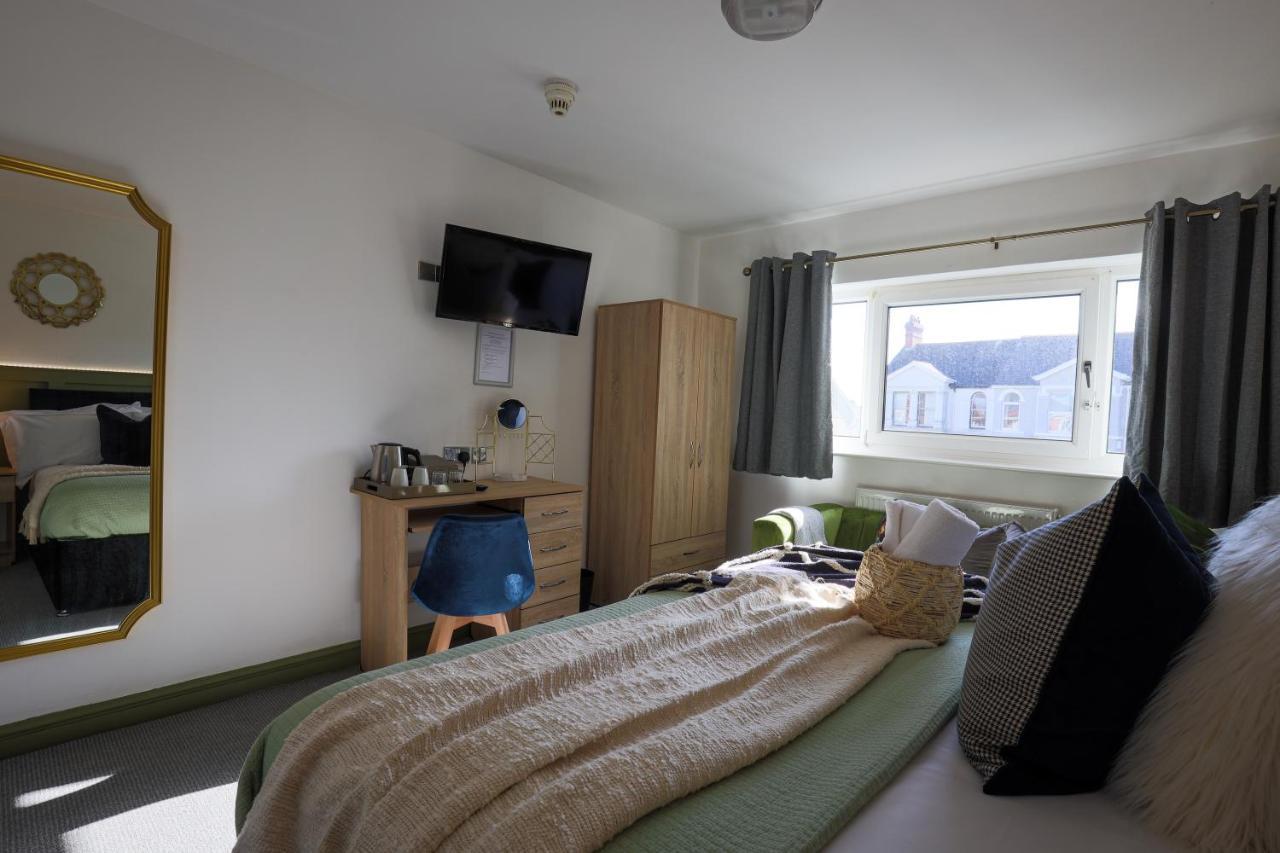 Angharad Bed And Breakfast 래넬리 외부 사진
