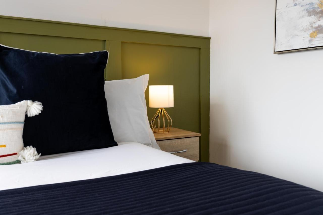 Angharad Bed And Breakfast 래넬리 외부 사진