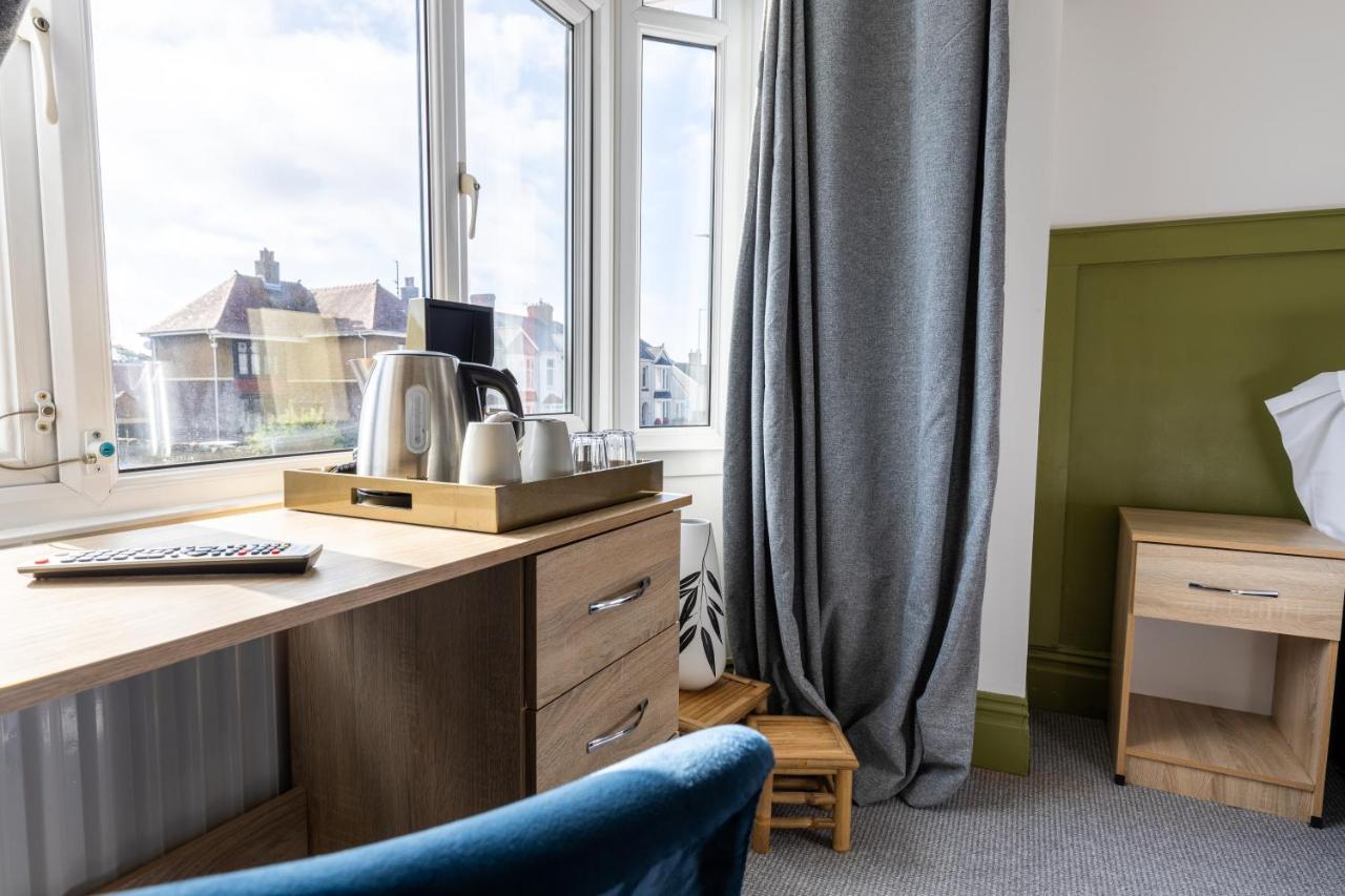 Angharad Bed And Breakfast 래넬리 외부 사진