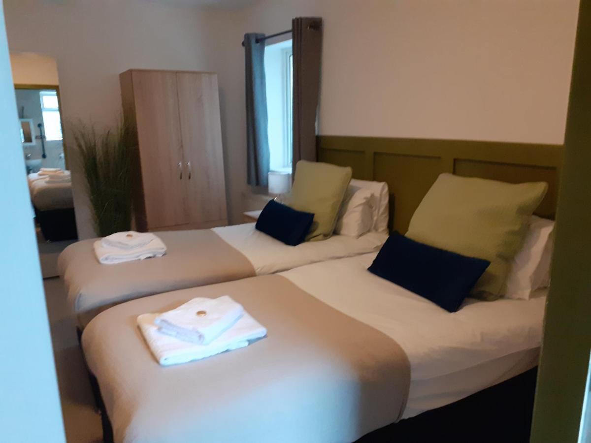 Angharad Bed And Breakfast 래넬리 외부 사진