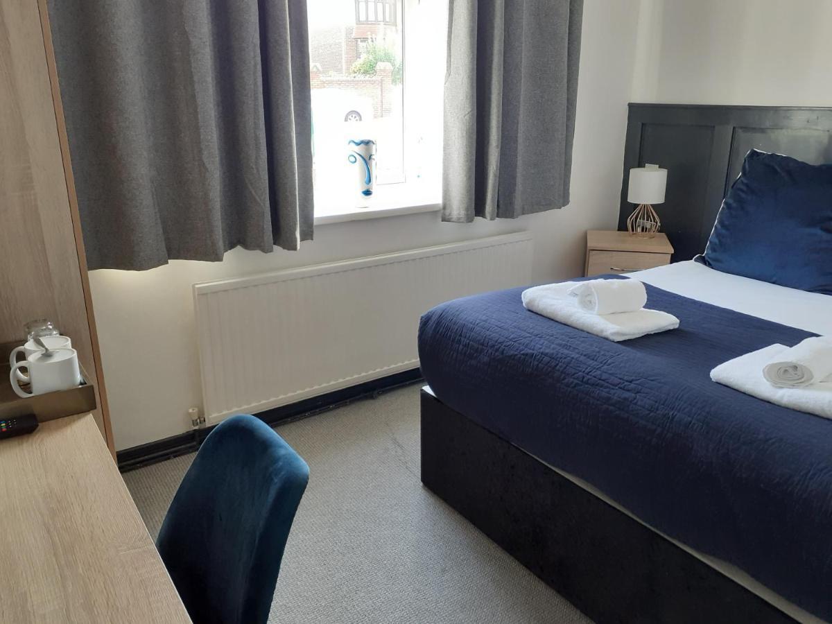Angharad Bed And Breakfast 래넬리 외부 사진