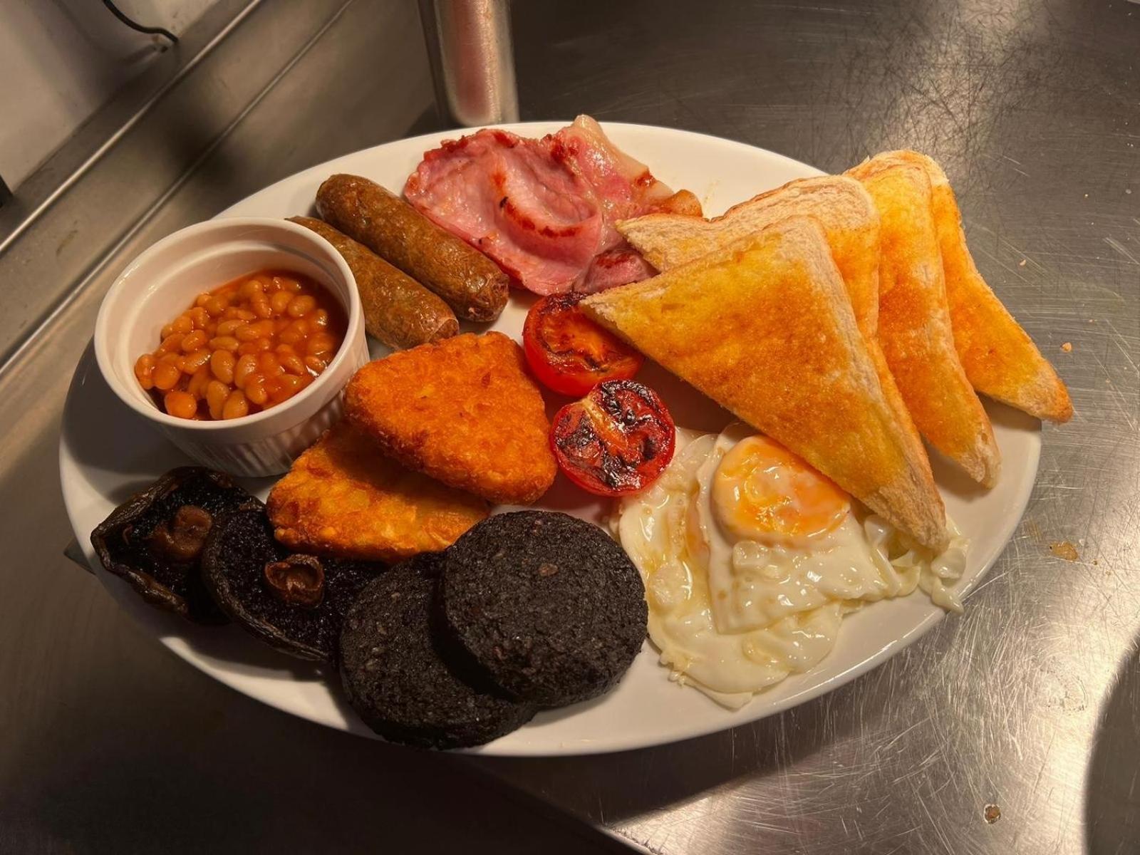Angharad Bed And Breakfast 래넬리 외부 사진